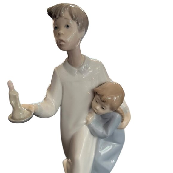 LLandro 4874 Boy with candle - Picture 1 of 5